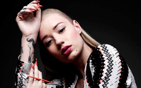 iggy azalea of nudes|Iggy Azalea naked: Rapper poses nude on Instagram for Fashion。